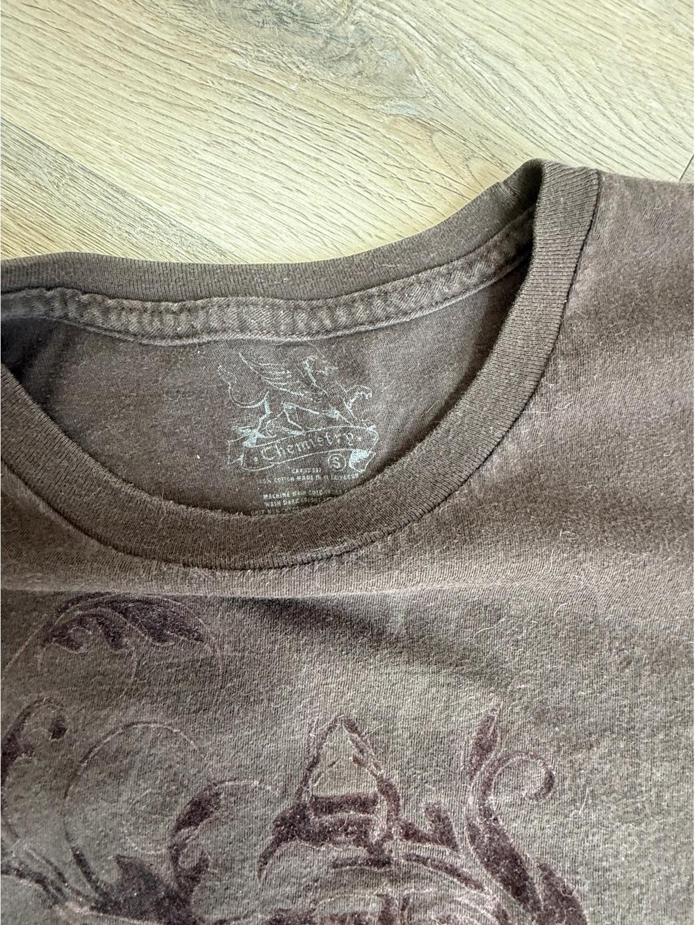 Vintage Brown Graphic T-Shirt with Wing Design, Size Small - Picture 4 of 6